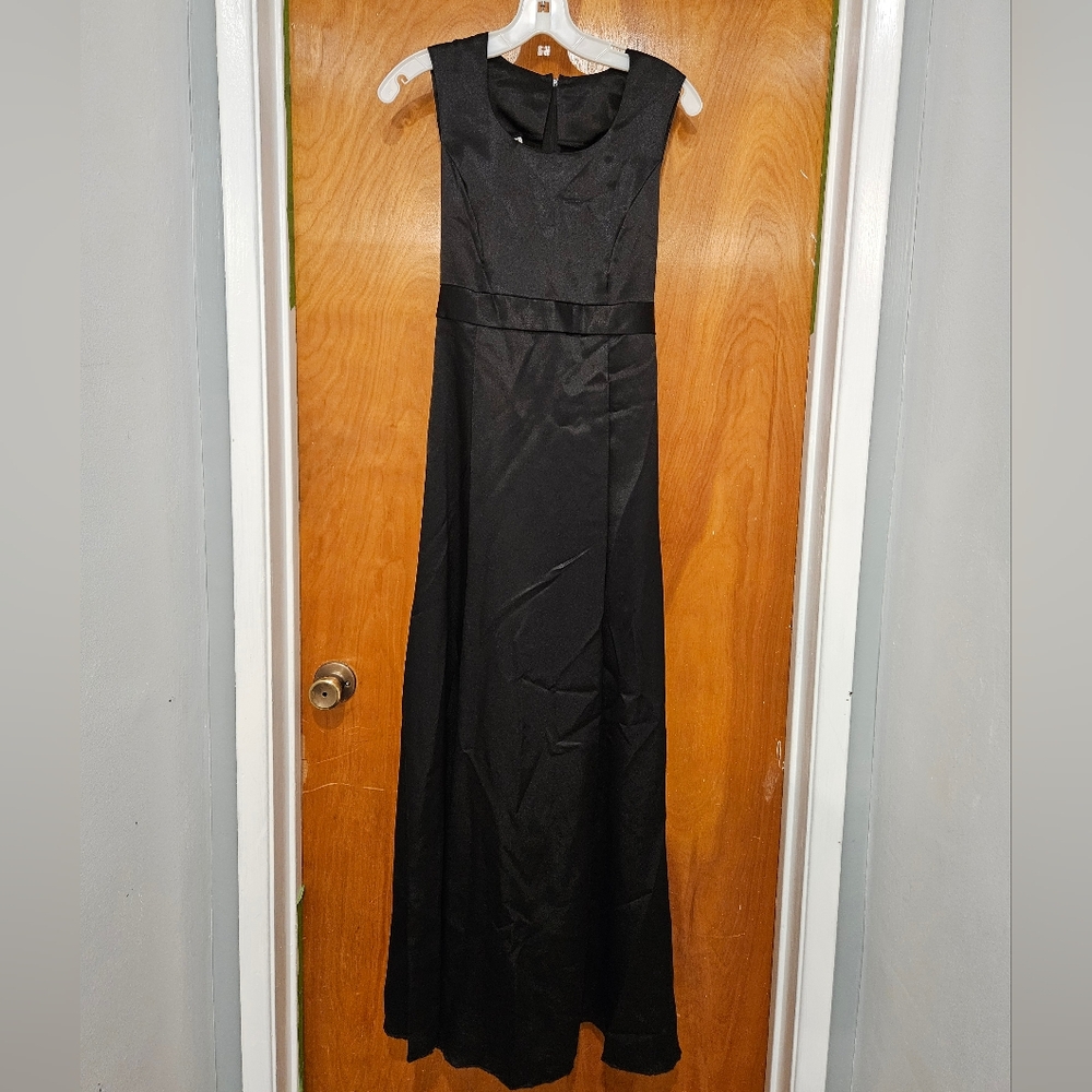 Black Sleeveless Concert Dress with Bow
